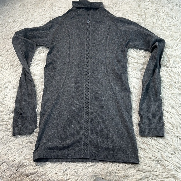 Lululemon Run: Swiftly Turtleneck Black - Picture 4 of 5